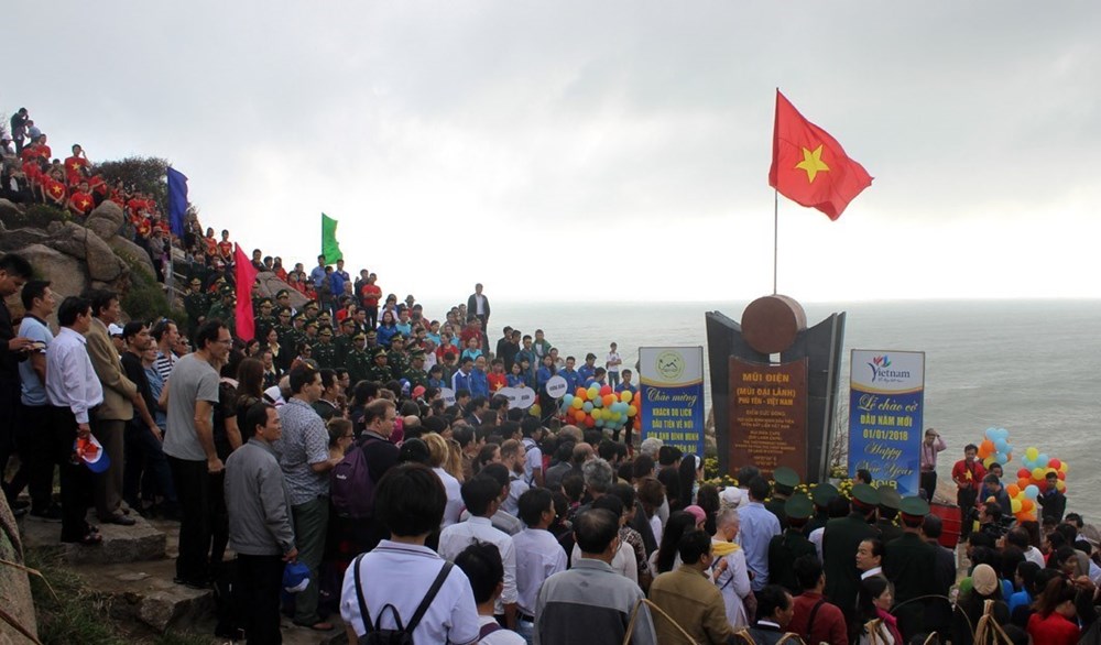 2018新年升旗仪式在越南陆地最东端举行 hinh anh 2
