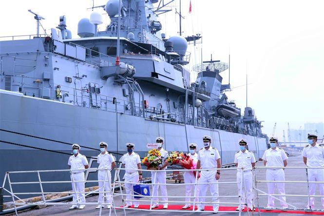 德国海军护卫舰“FGS拜仁”首次对越南进行友好访问 hinh anh 2