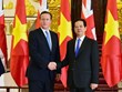 越南政府总理阮晋勇同英国首相卡梅伦举行会谈