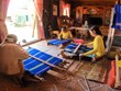  致力保护戈豪族传统土锦布编织业