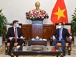越南外交部部长裴青山感谢波兰政府和人民已向越南援助新冠疫苗