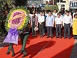 越南国会主席王廷惠敬香缅怀在广义省牺牲的英雄烈士