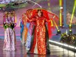 “越南奥黛相遇泰国丝绸”——在泰国推崇越南文化遗产
