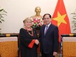 越南外交部长裴青山会见智利前总统米歇尔·巴切莱特