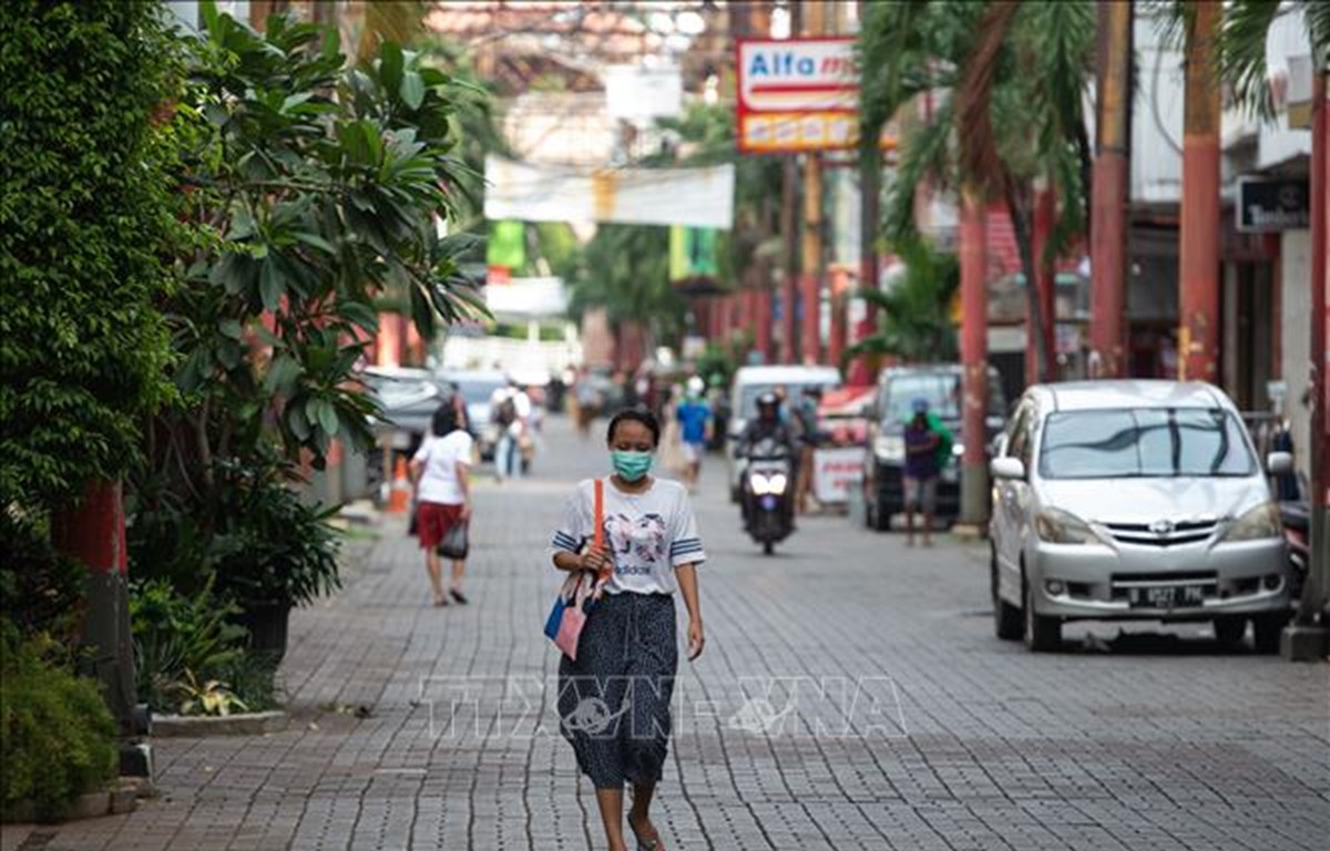 印尼雅加达将社交距离限制的过渡期延长2周