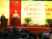 阮春福总理出席越南国家行政学院2017-2018学年开学典礼