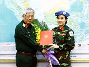 越南首次派遣维和女军官（组图）