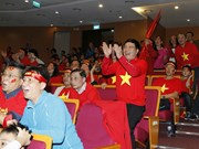 越南球迷们以不同的形式为越南U23足球队助威（组图）