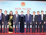 国会主席阮氏金银出席越南北中部地区各省市人民议会常务委员会第三次会议（组图）