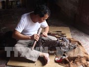 北宁省努力传承与发扬800年历史的手工木雕业精髓
