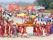 雄王庙会迎轿仪式   越南民族一直保留的美好传统文化
