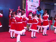 红色圣诞节活动   给患儿营造温馨愉快的圣诞气氛