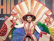 参加环球小姐大赛的越南佳丽民族服装正式亮相