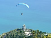 组图：赴岘港市体验滑翔伞运动