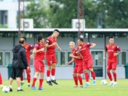 越南男足队赛前进行最后一场训练（组图）