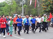 越南全国各地积极响应全民健身奥林匹克长跑日（组图）