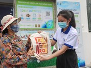组图：首都市民积极参与奶盒回收和兑换礼品活动