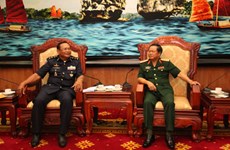 越南人民军总参谋长杜伯巳上将会见柬埔寨皇家空军司令