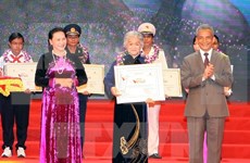 13个集体和个人在“光荣越南”活动上受表彰