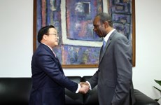 莫桑比克总理卡洛斯与越南政府副总理黄忠海举行会谈