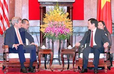 越南国家主席张晋创会见美国国务卿约翰·克里