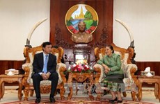 老挝国会主席高度评价越老国会办公厅之间的合作成果