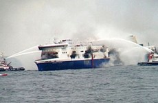 菲律宾一艘渡轮抵港后发生火灾2名工作人员受伤