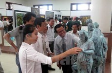 第20次越南中部和西原地区美术展展示200多件作品