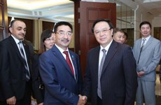 哈萨克斯坦共产人民党代表团访问越南