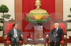 阮富仲总书记会见老挝人民革命党中央检查委员会高级代表团