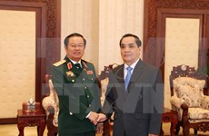 老挝领导人高度评价越老两军的有效合作