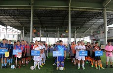 老挝越南人社群举行业余足球比赛 庆祝越南国庆70周年