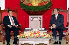 越共中央书记处常务书记黎鸿英会见老挝高级代表团