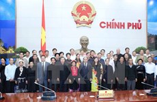 阮春福副总理会见北件省少数民族同胞村寨长老、村长代表团