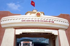 中国国家口岸办代表团参观越南劳保口岸“一站式服务”模式