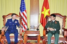 越南人民军副总参谋长武文俊会见美国海岸警卫队司令