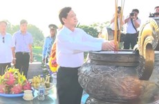 越南政府总理阮晋勇在广治省广治古城进香