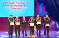 歌颂越南国会的歌曲创作大赛总结和颁奖典礼昨日举行