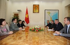 越南政府副总理黄忠海会见斯洛文尼亚经济发展与技术部长