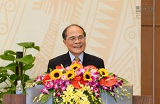 越南国会主席阮生雄出席综合部门行业先进模范表彰大会