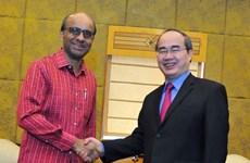 越南祖国阵线委员会主席阮善仁会见新加坡副总理尚达曼