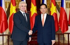越南政府总理阮晋勇会见捷克参议院议长米兰•什捷赫