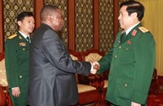 越南国防部长冯光清大将会见南非国防部国务秘书