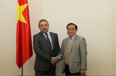 越南政府副总理黄忠海会见保加利亚客人