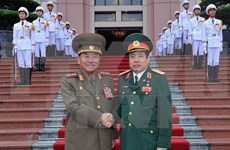 越南国防部部长与朝鲜人民武装力量部部长举行会谈