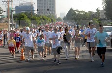 1.8万人参加在胡志明市举行的特里·福克斯义跑活动