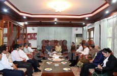 越共中央书记处常务书记黎鸿英看望慰问原老挝高级领导人