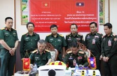 越南向老挝提供军事地形业务培训计划和设备
