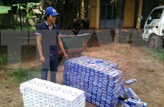 越南西宁省警方缴获从柬埔寨走私入境的9000包香烟
