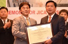 日本国际协力机构向越南交通运输部部长颁奖